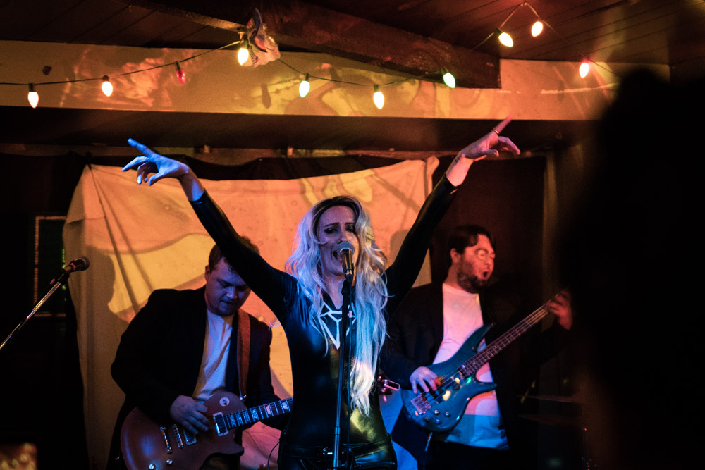 Sarah Wild, Starday Tavern, photo by Joe Bitters