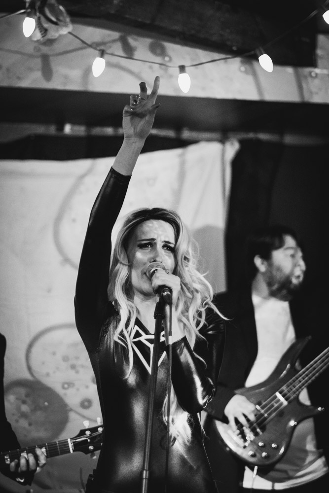Sarah Wild, Starday Tavern, photo by Joe Bitters