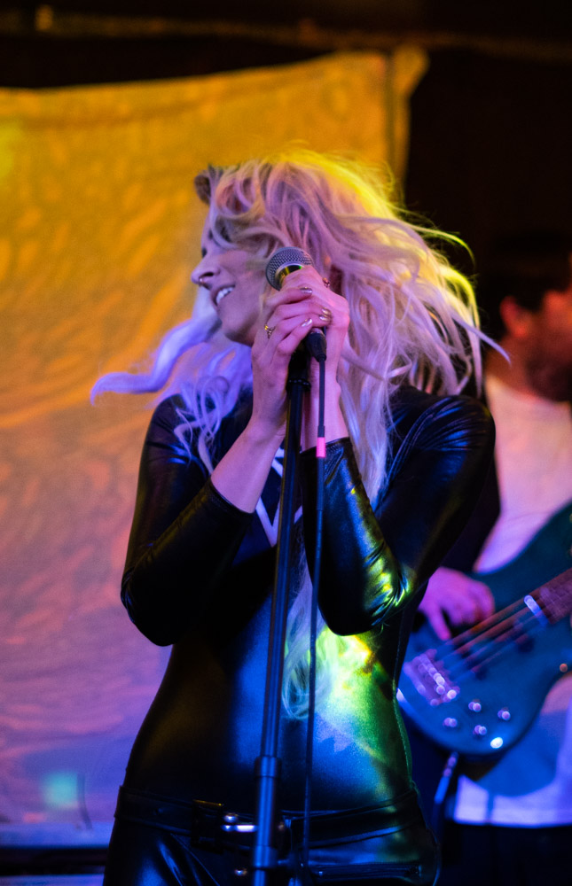 Sarah Wild, Starday Tavern, photo by Joe Bitters