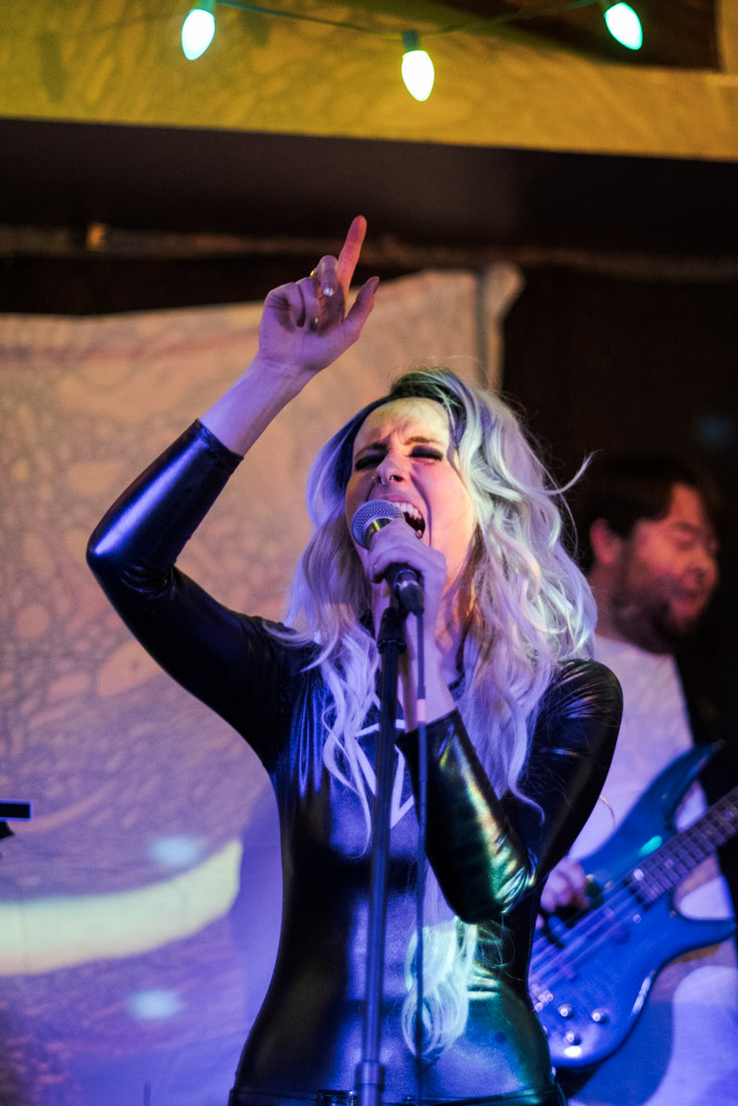 Sarah Wild, Starday Tavern, photo by Joe Bitters