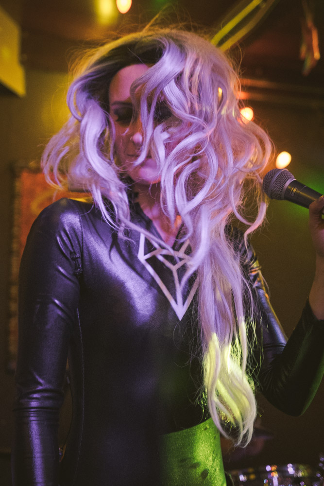 Sarah Wild, Starday Tavern, photo by Joe Bitters