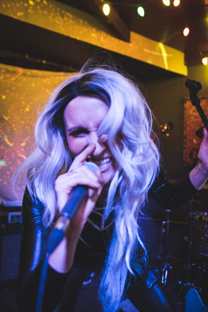 Sarah Wild, Starday Tavern, photo by Joe Bitters