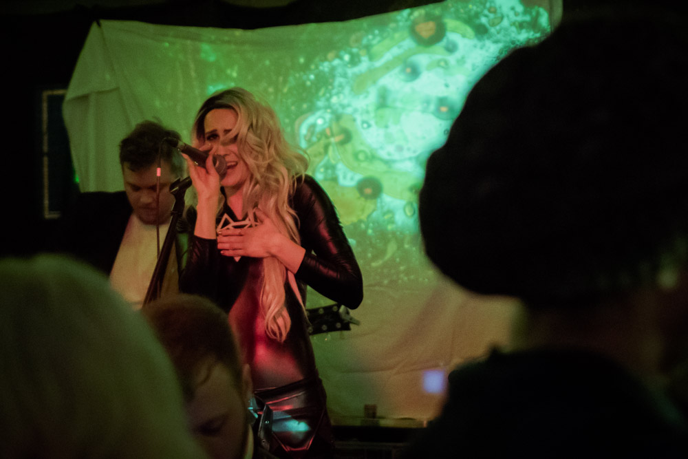 Sarah Wild, Starday Tavern, photo by Joe Bitters