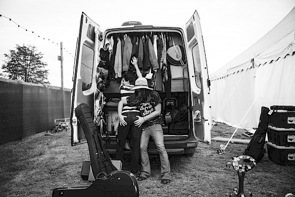 Barra Brown and Niko Slice of Shook Twins competently pack the van: Photo by Jessie McCall