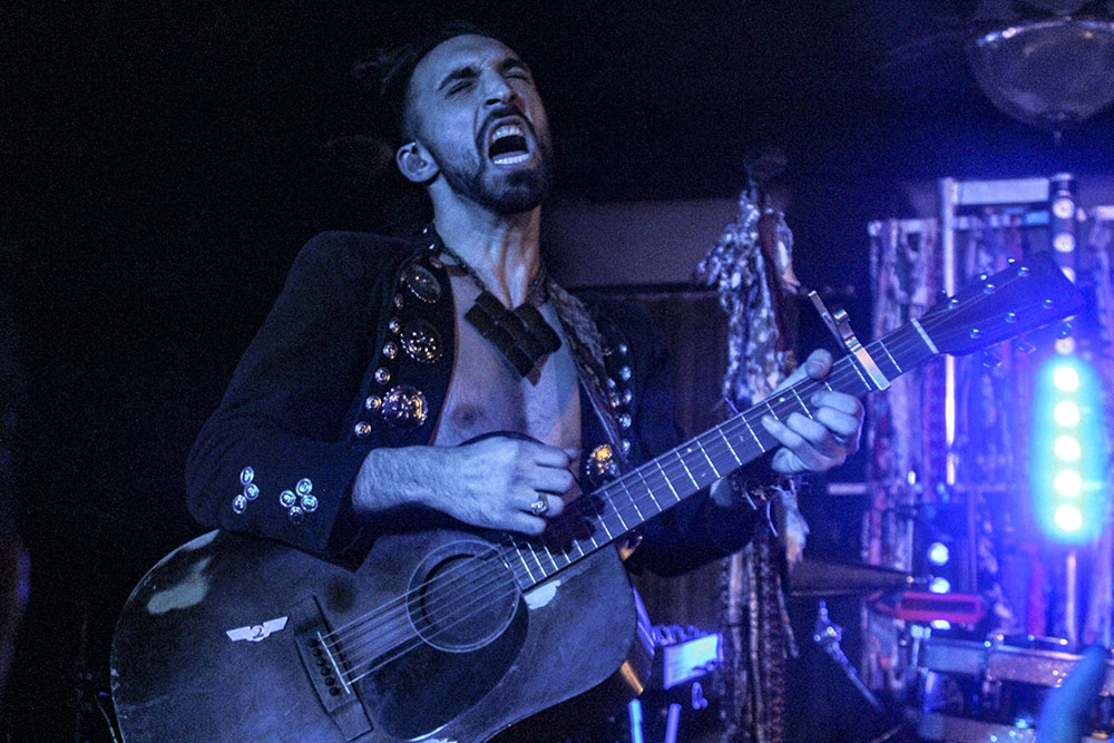 Magic Giant, Lola's Room, photo by Emma Davis