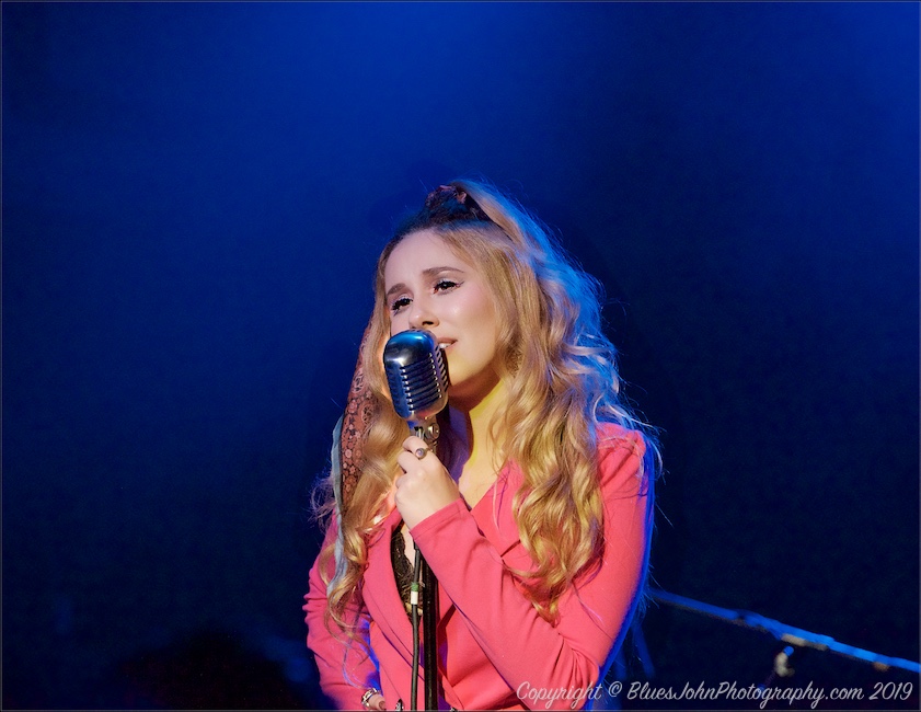 Haley Reinhart, Hawthorne Theatre, photo by John Alcala
