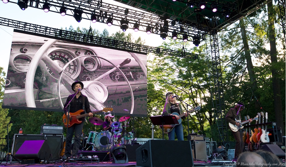 Lucinda Williams, Oregon Zoo Amphitheatre, photo by John Alcala