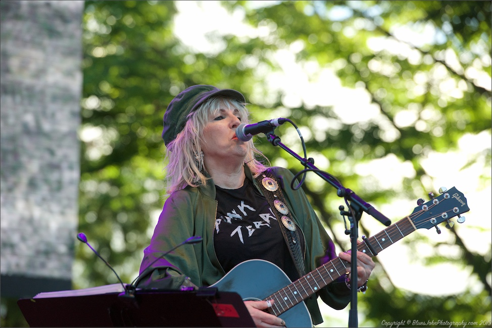 Lucinda Williams, Oregon Zoo Amphitheatre, photo by John Alcala