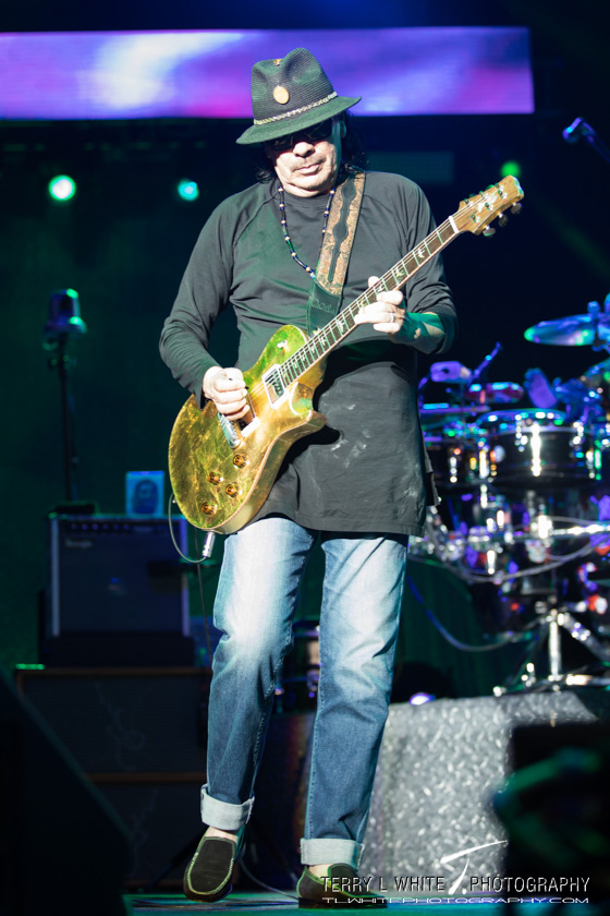 Santana, Sunlight Supply Amphitheater, photo by Terry White