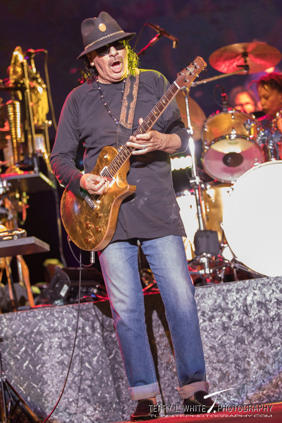 Santana, Sunlight Supply Amphitheater, photo by Terry White