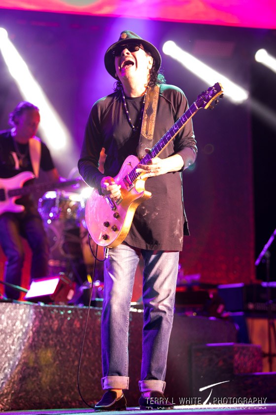 Santana, Sunlight Supply Amphitheater, photo by Terry White