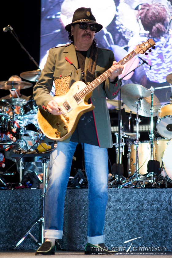 Santana, Sunlight Supply Amphitheater, photo by Terry White