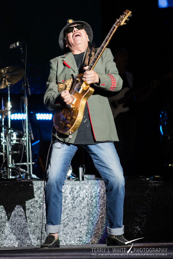 Santana, Sunlight Supply Amphitheater, photo by Terry White