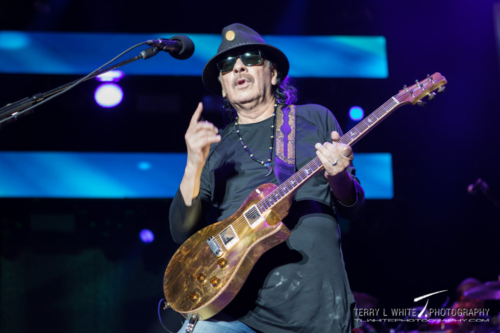 Santana, Sunlight Supply Amphitheater, photo by Terry White