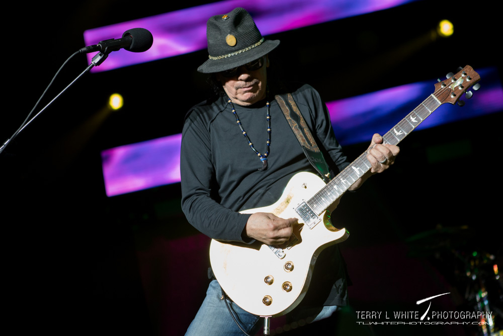 Santana, Sunlight Supply Amphitheater, photo by Terry White