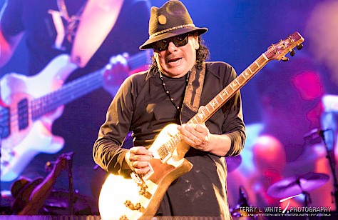 Santana, Sunlight Supply Amphitheater, photo by Terry White