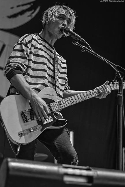 Badflower, Sunlight Supply Amphitheater, photo by Kevin Pettigrew