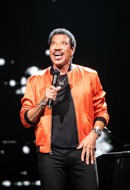 Photos of Lionel Richie at Moda Center on August 21, 2019 | Vortex ...