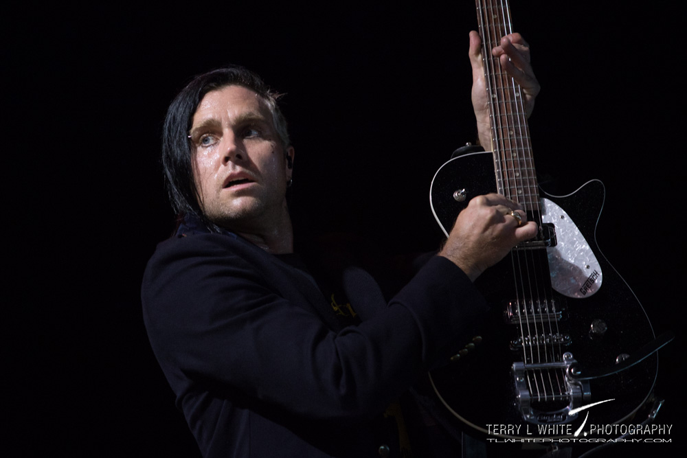 Three Days Grace, Sunlight Supply Amphitheater, photo by Terry White