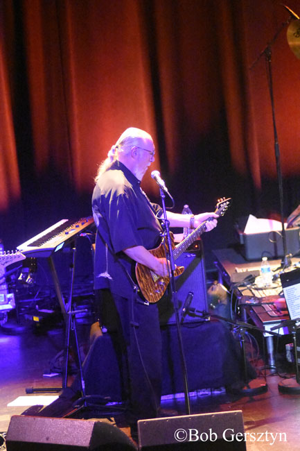 Dave Mason, Revolution Hall, photo by Bob Gersztyn