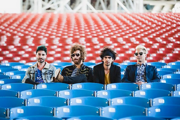 Smallpools: Photo by Anna Lee