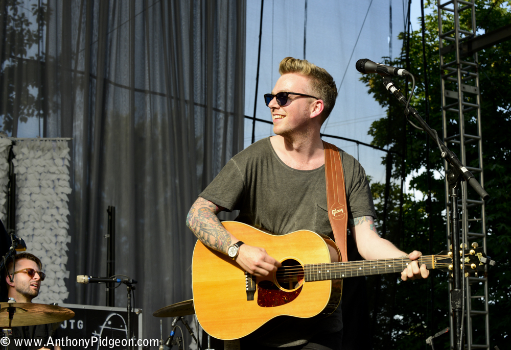 Greg Holden, Edgefield Amphitheater, photo by Anthony Pidgeon
