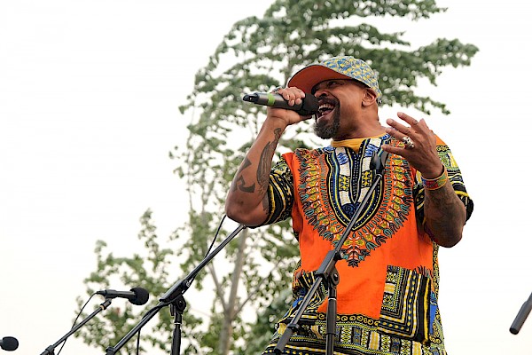 Longtime activist and emcee Mic Crenshaw rocked the mic at Cathedral Park on Labor Day: Photo by Tojo Andrianarivo