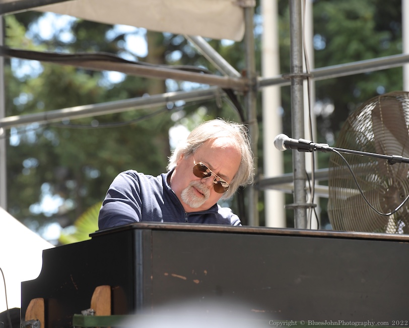 Norman Sylvester, Tom McCall Waterfront Park, photo by John Alcala