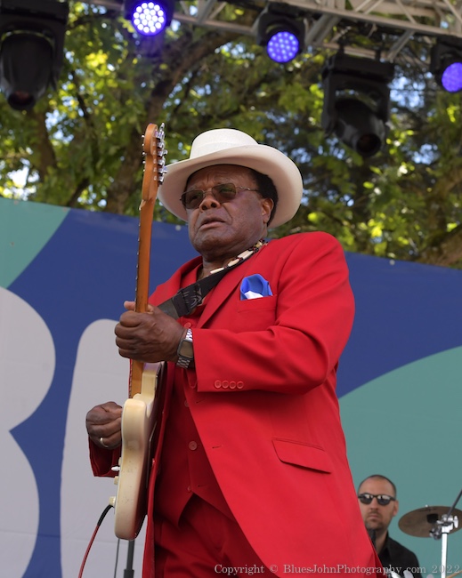 Norman Sylvester, Tom McCall Waterfront Park, photo by John Alcala