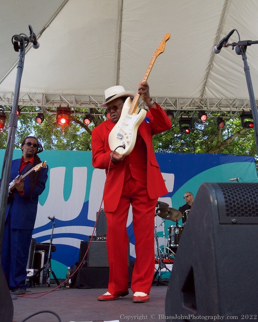Norman Sylvester, Tom McCall Waterfront Park, photo by John Alcala