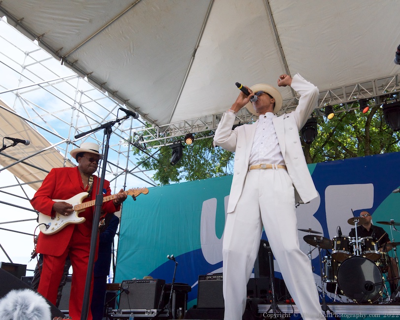 Norman Sylvester, Tom McCall Waterfront Park, photo by John Alcala