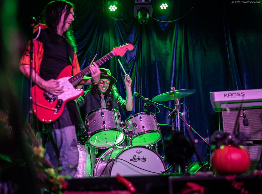 Karen Caskets, Dante's, photo by Kevin Pettigrew