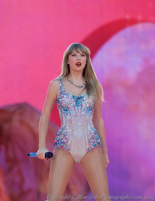 Taylor Swift, Lumen Field, photo by John Alcala