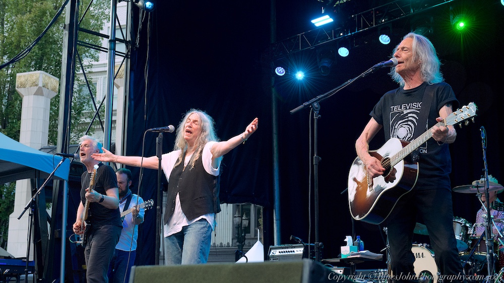 Patti Smith, Pioneer Courthouse Square, photo by John Alcala