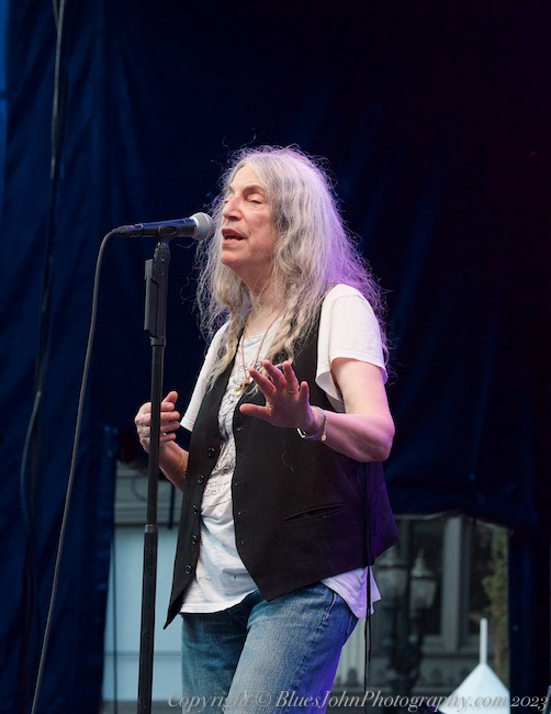 Patti Smith, Pioneer Courthouse Square, photo by John Alcala