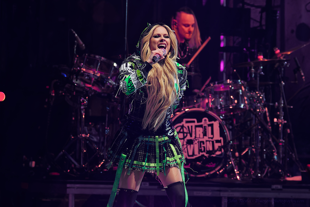 Avril Lavigne, RV Inn Style Resorts Amphitheater, photo by John Alcala