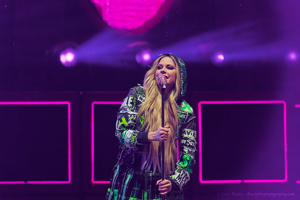 Avril Lavigne, RV Inn Style Resorts Amphitheater, photo by John Alcala