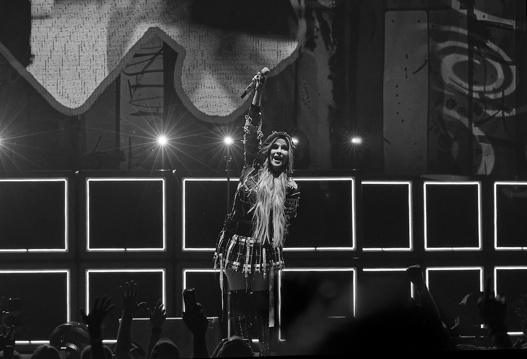 Avril Lavigne, RV Inn Style Resorts Amphitheater, photo by John Alcala