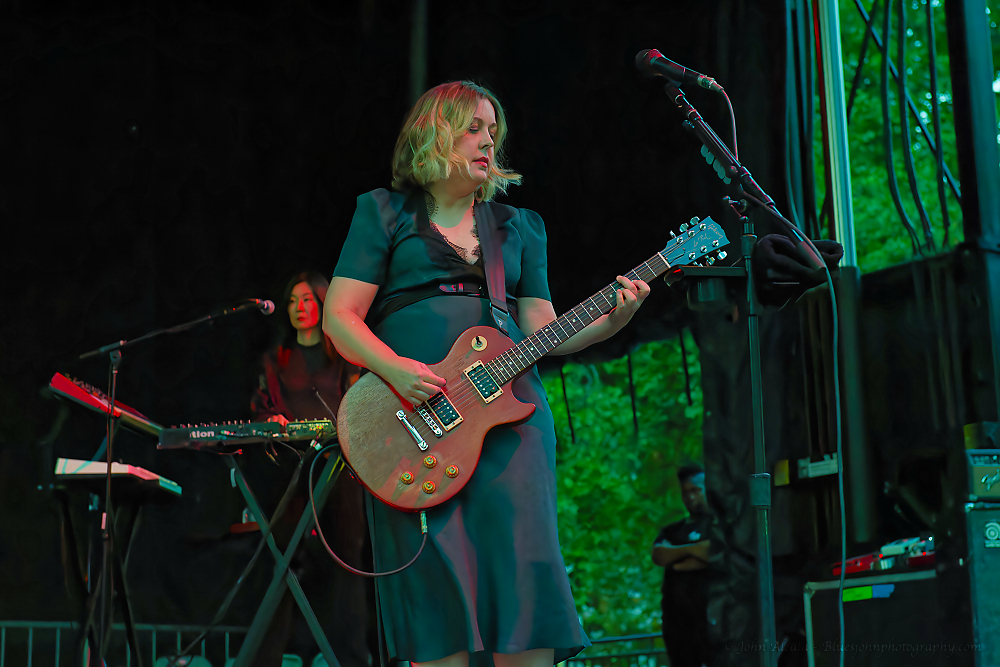 Sleater-Kinney, Pioneer Courthouse Square, photo by John Alcala