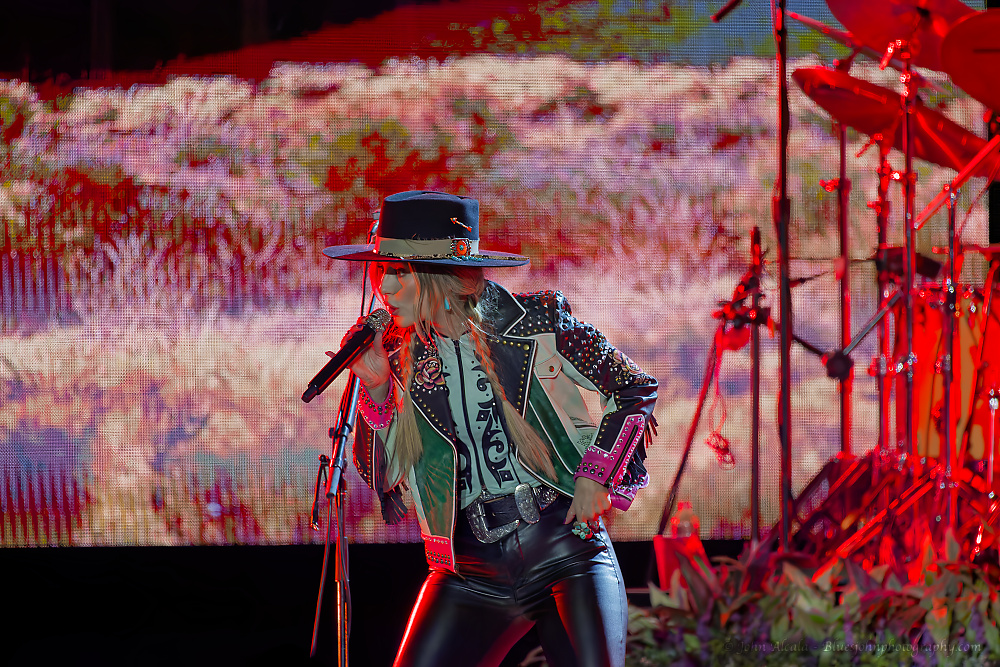 Lainey Wilson, RV Inn Style Resorts Amphitheater, photo by John Alcala