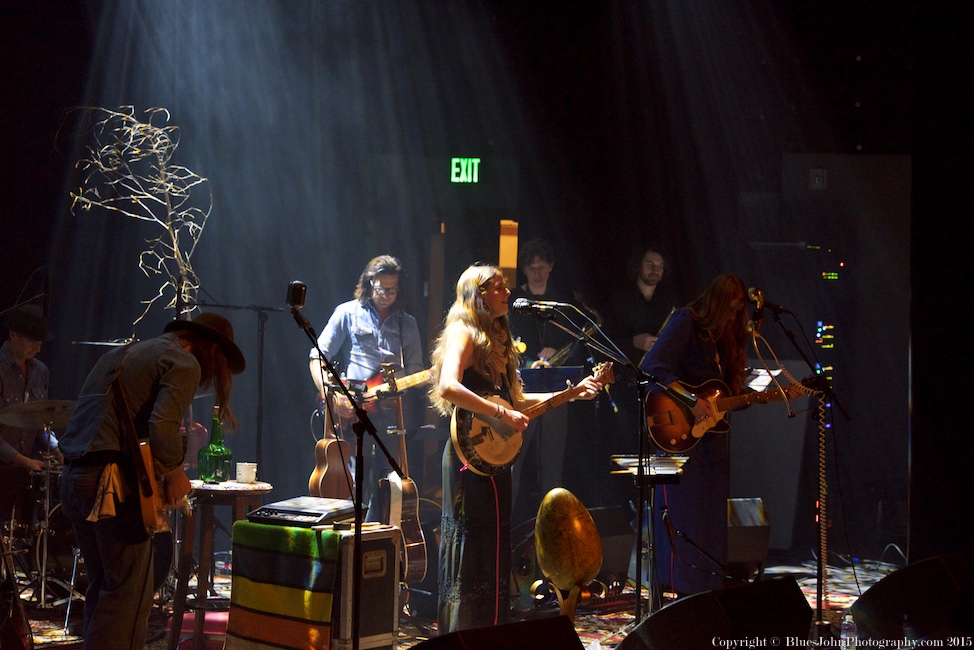 Shook Twins, Revolution Hall, photo by John Alcala