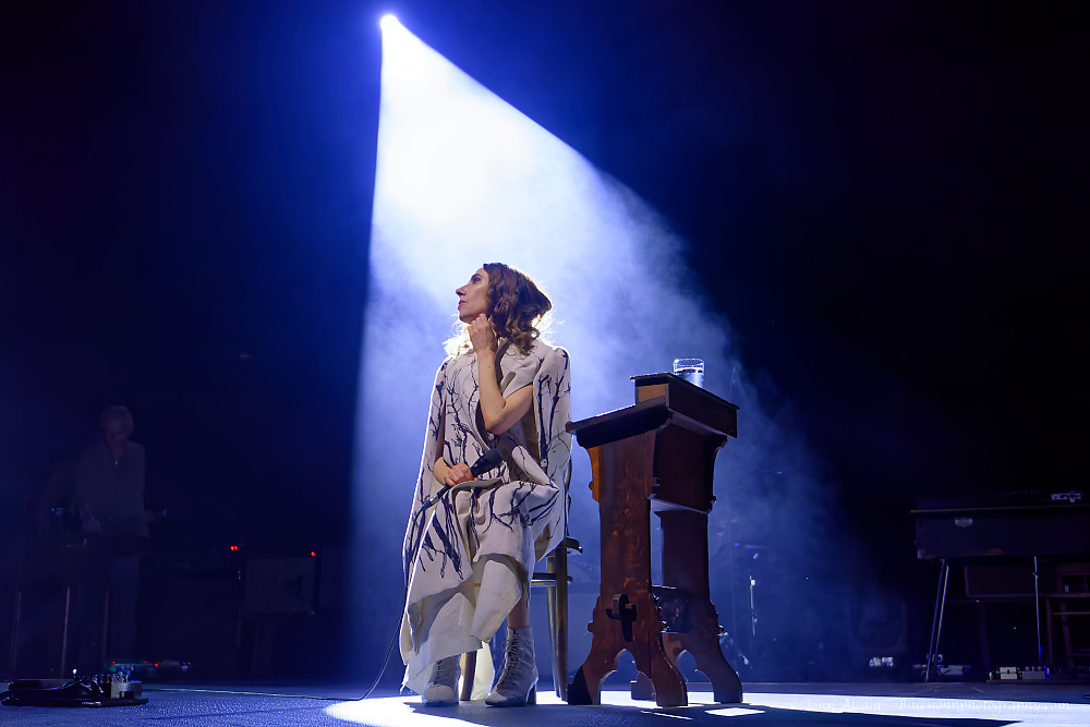 PJ Harvey, Moda Center, photo by John Alcala