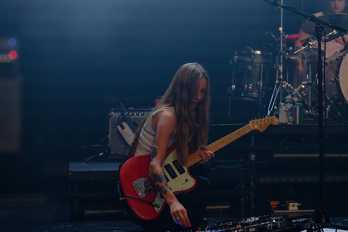 Wet Leg, Revolution Hall, photo by John Alcala