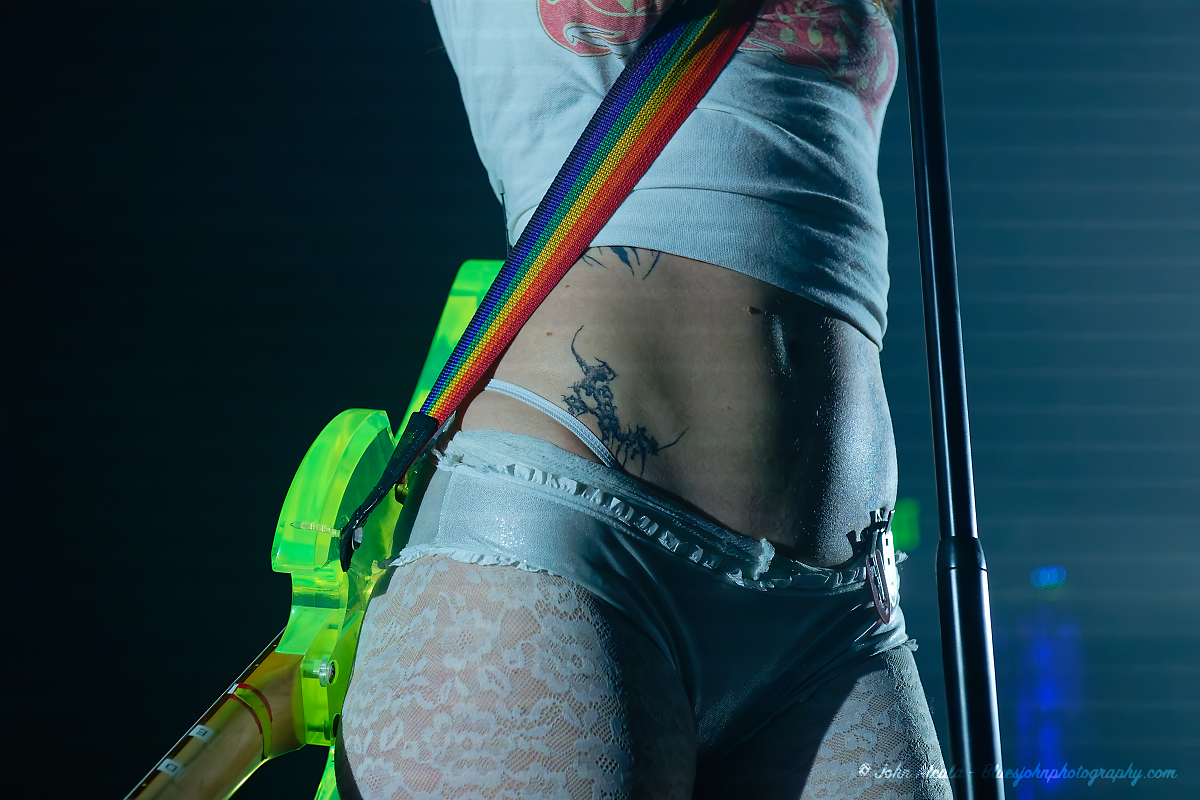 Wet Leg, Revolution Hall, photo by John Alcala