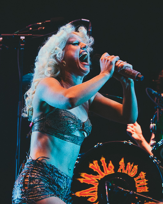 Amyl and The Sniffers, Edgefield Amphitheater, photo by Henry Ward