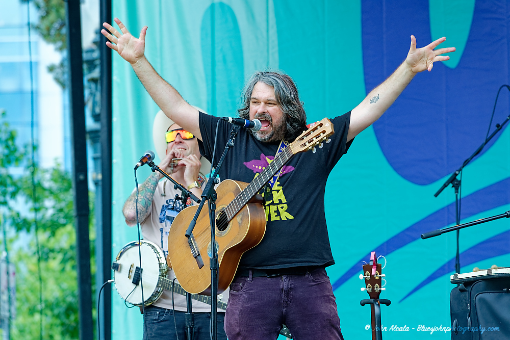 Larry Yes, Tom McCall Waterfront Park, photo by John Alcala