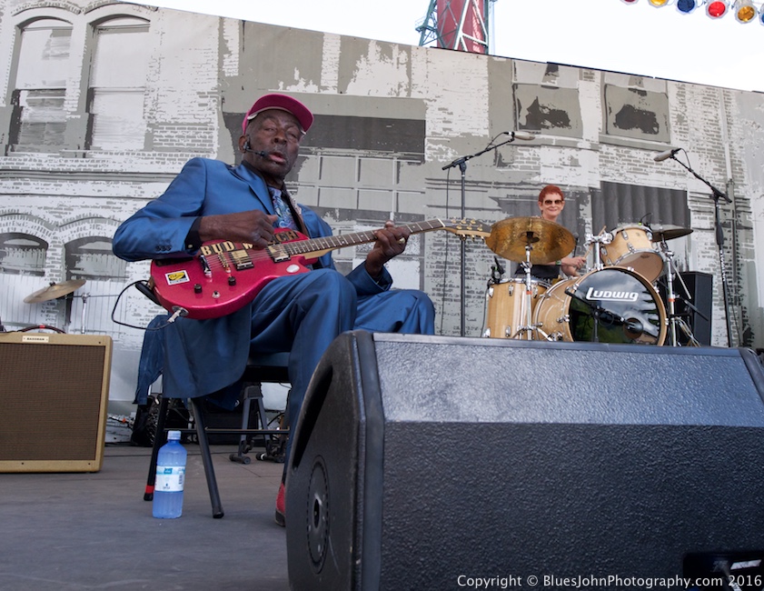 Waterfront Blues Festival, Tom McCall Waterfront Park, photo by John Alcala