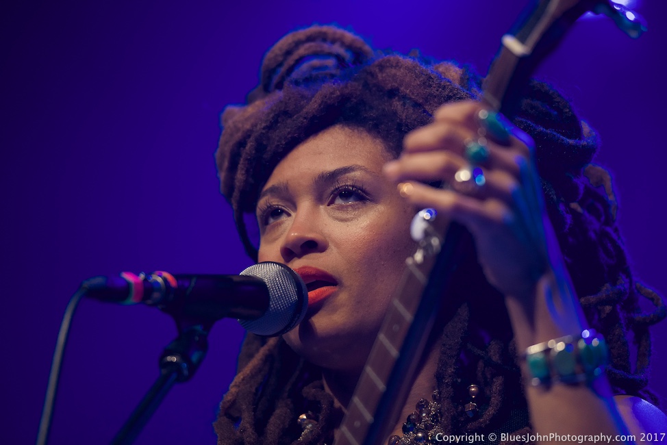 Valerie June, Aladdin Theater, photo by John Alcala