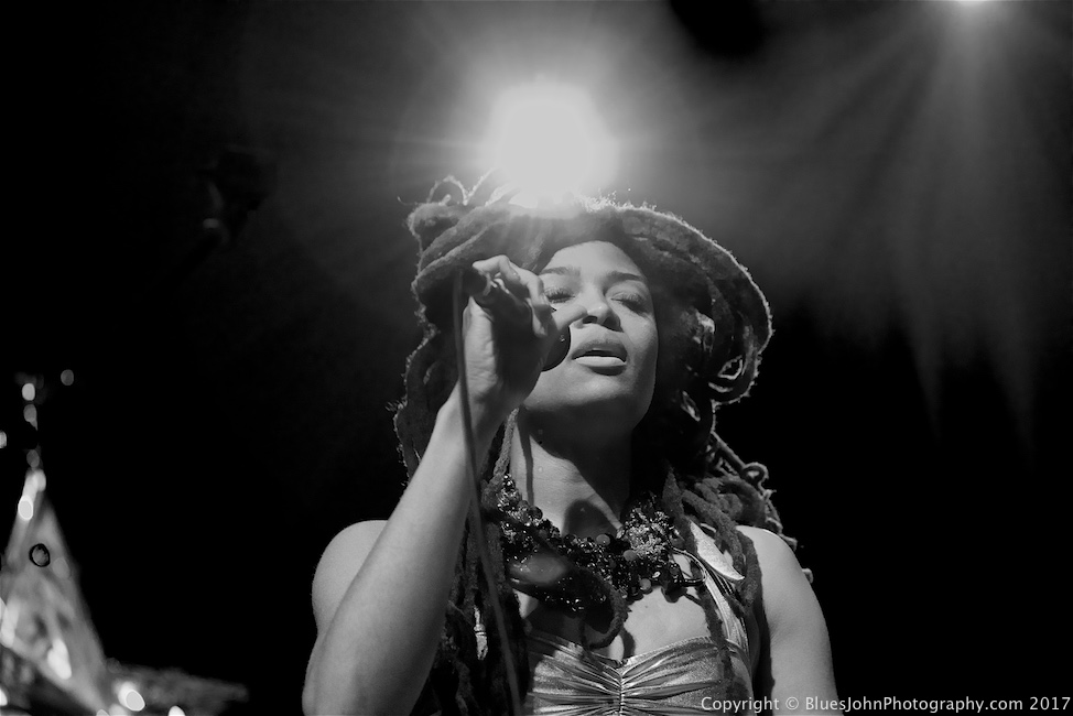Valerie June, Aladdin Theater, photo by John Alcala