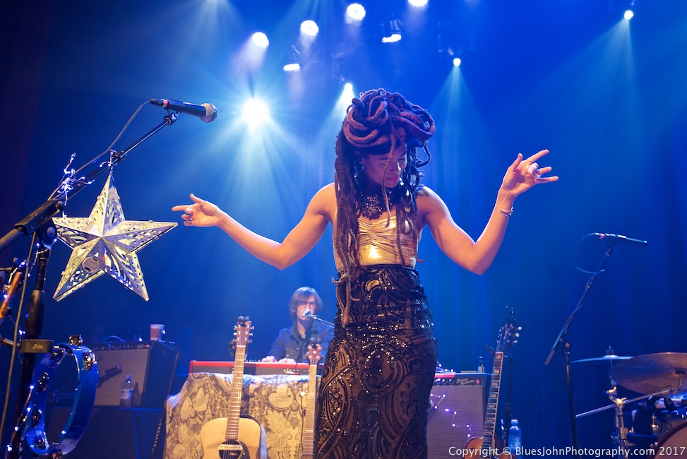 Valerie June, Aladdin Theater, photo by John Alcala